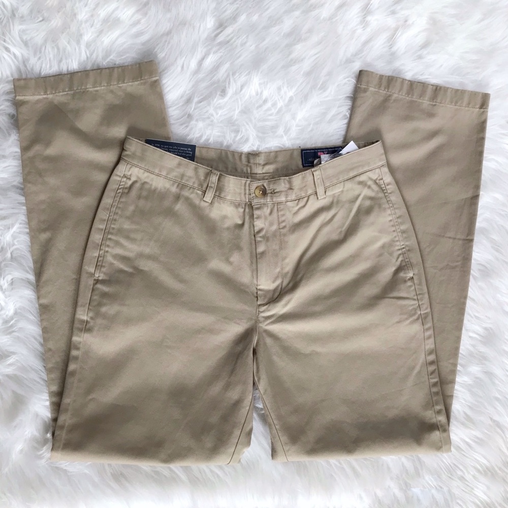Men’s vineyard vines khaki pants size 32.